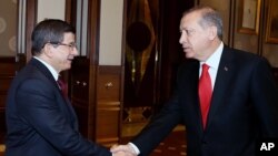 Ahmet Davutoğlu ve Cumhurbaşkanı Erdoğan Salı günkü görüşmelerinde