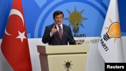 Başbakan Davutoğlu CHP'yle koalisyon görüşmelerinden sonuç alınamadığını açıkladı.