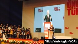 CHP Genel Başkanı Kemal Kılıçdaroğlu yeni seçim bildirgesini açıklarken