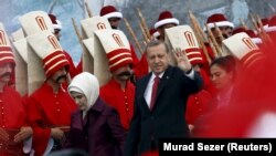 Cumhurbaşkanı Recep Tayyip Erdoğan’ın gündeme taşıdığı ‘kirli ittifak’, seçim sürecinde AKP cephesi açısından en önemli tartışma zemini yarattı. 