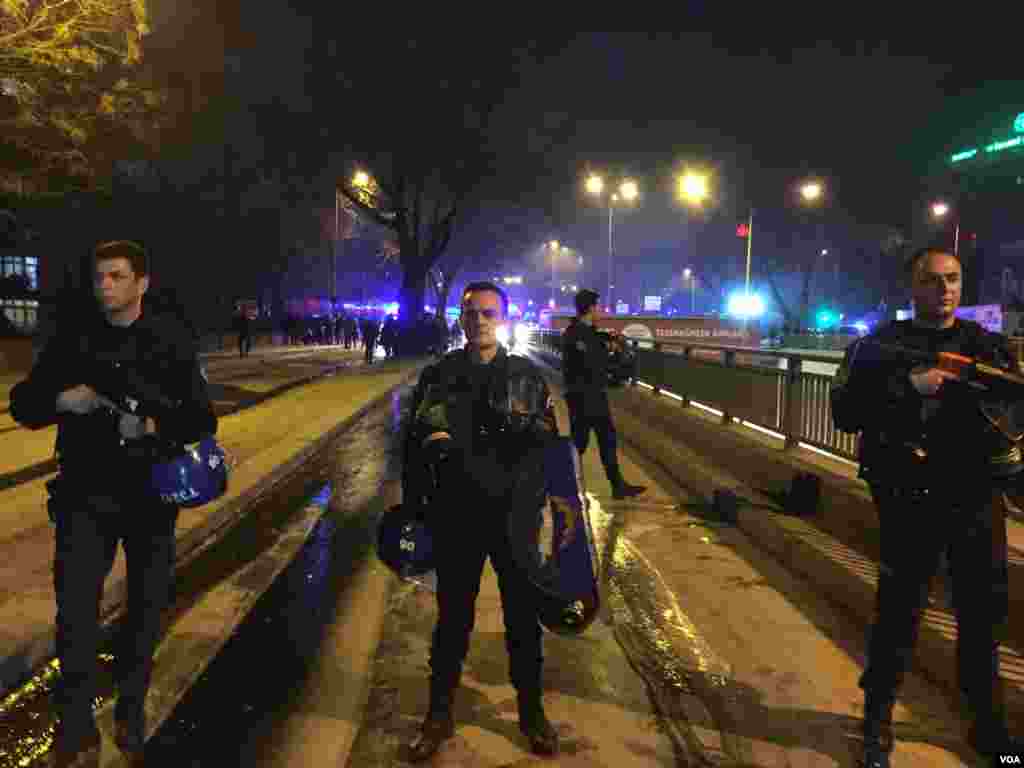 Turkish police close off entrance to scene of blast in Ankara, Turkey, Feb. 17, 2016. (Photo: Yıldız Yazıcıoğlu for VOA)